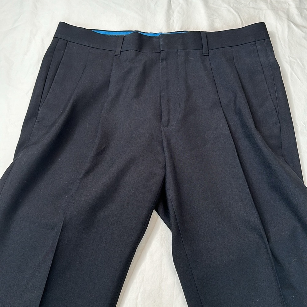 Axist men’s black dress pants in GREAT CONDITION. Size 33 x 30 - Picture 5 of 8